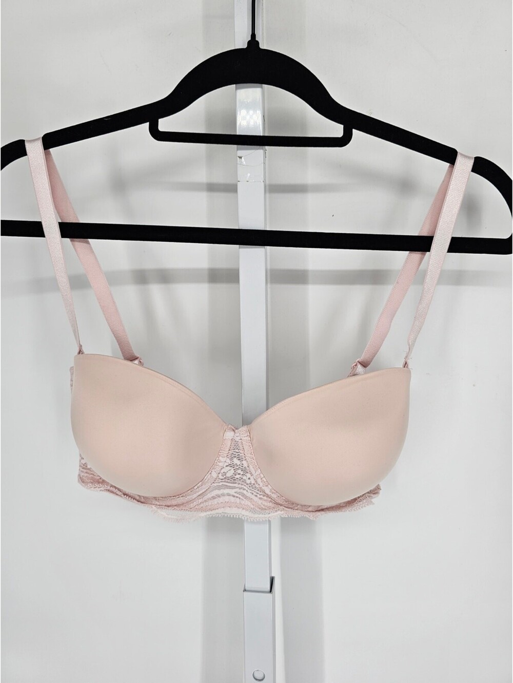 Calvin Klein Womens Sz 34D Lightly Padded T Shirt Bra Light Beige Lace trim